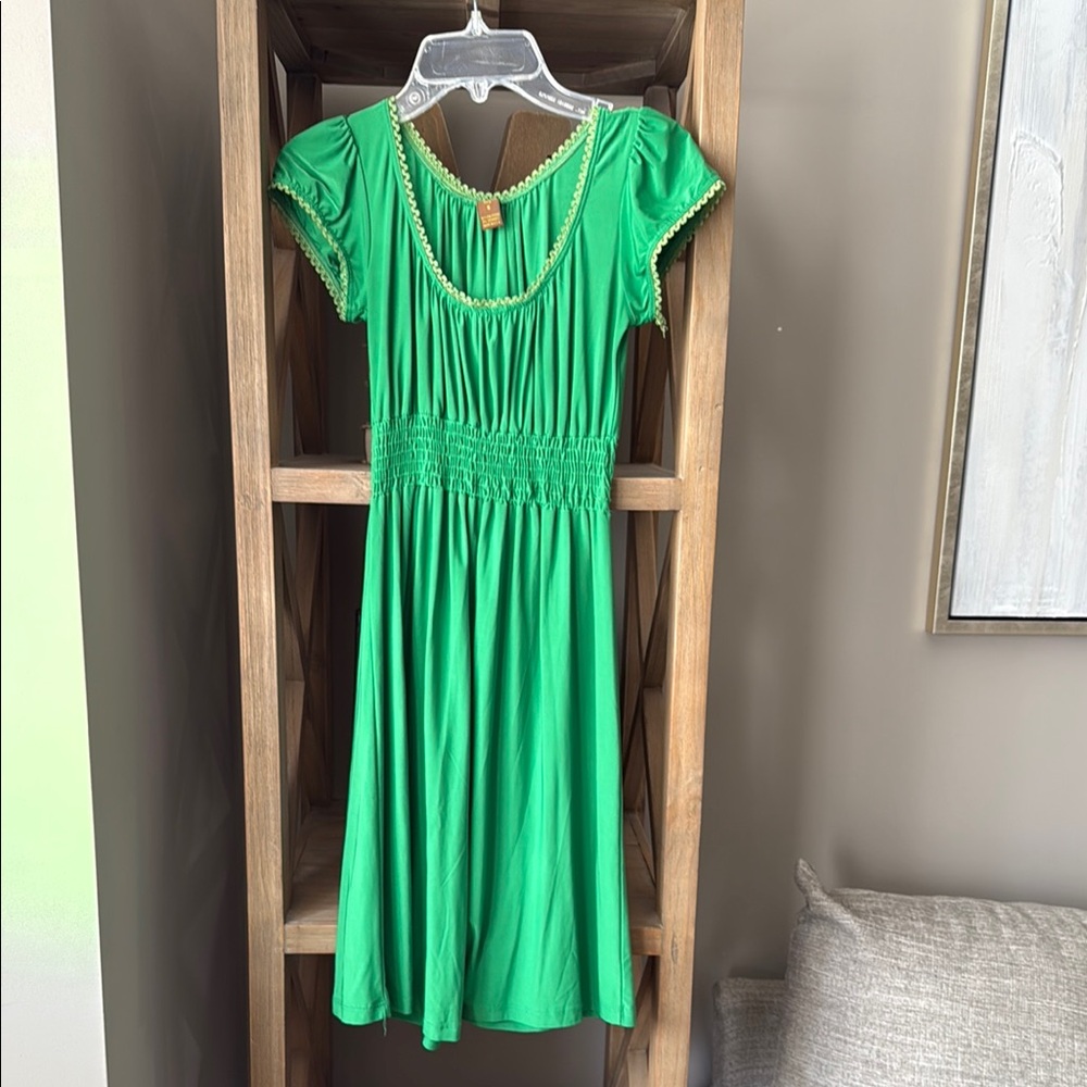 Vibrant Green Short Sleeve Dress